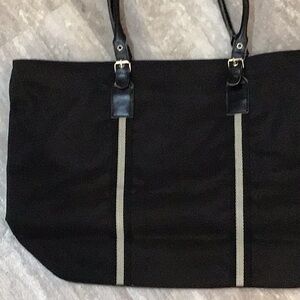 New Lauri Kay Lg. Zippered Black Tote